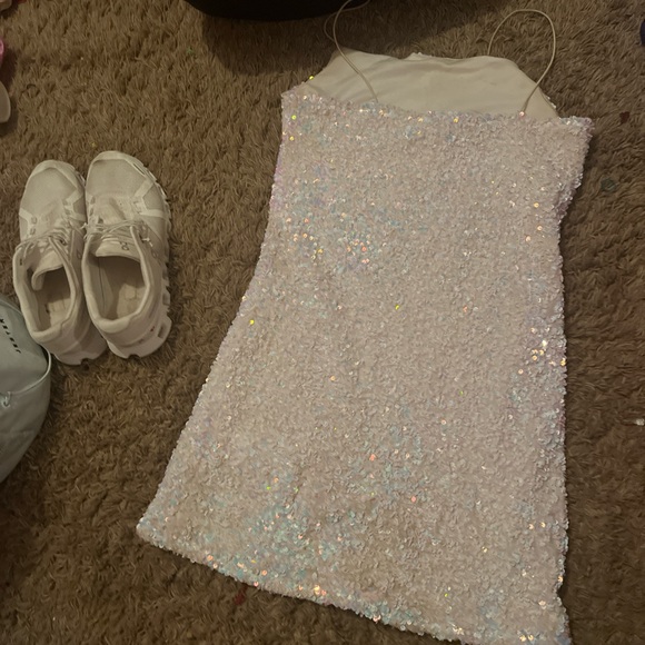 I wore it once for homecoming great material got it from Dillards no staines - Picture 4 of 5